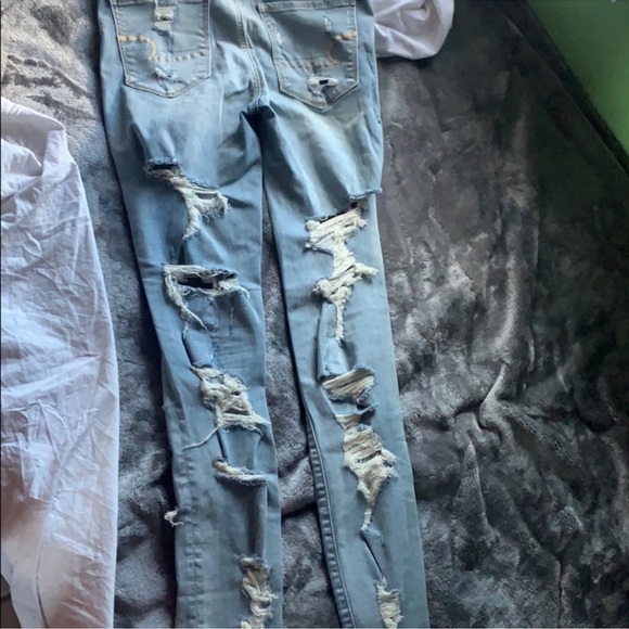 Light wash ripped American eagle jeans!! RARE!! Worn once - Picture 4 of 5